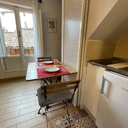 Rooftop View House Near Piazza Navona