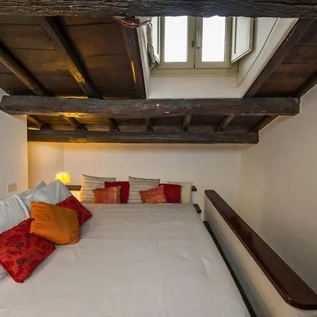 Rooftop View House Near Piazza Navona Řím